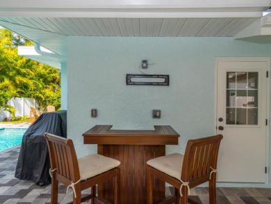 Holmes Beach Charming Vacation Cottage